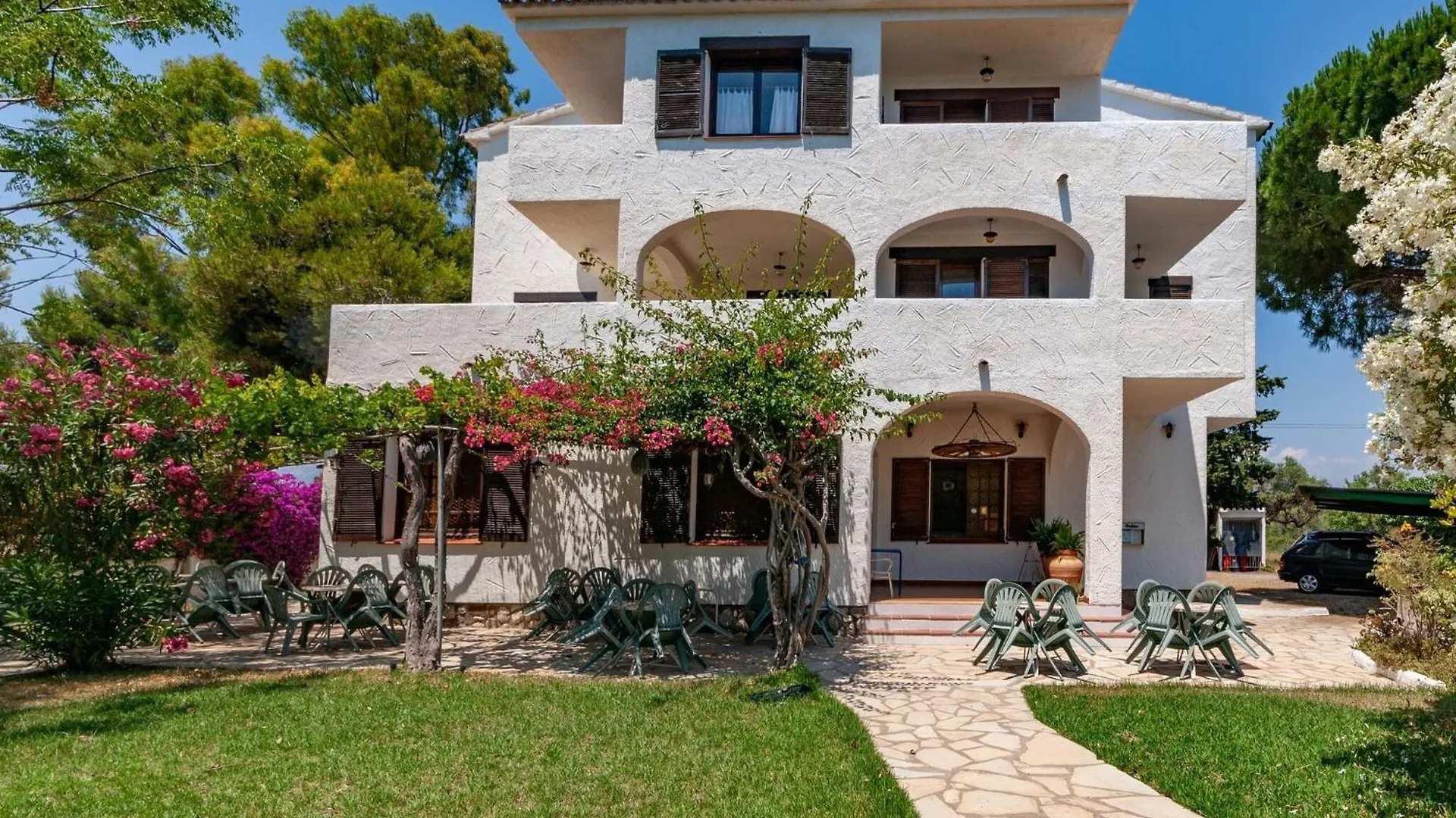 Mont-roig del Camp Small Building With 4 Apartments Close To The Beach  Mont-roig del Camp
