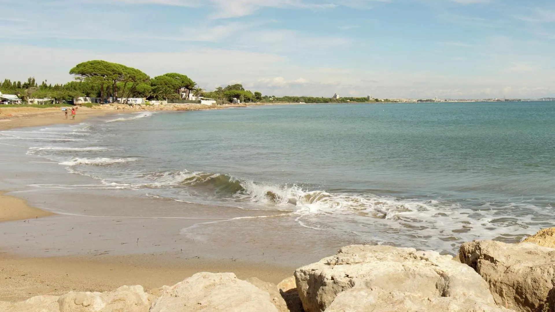 Small Building With 4 Apartments Close To The Beach Mont-roig del Camp