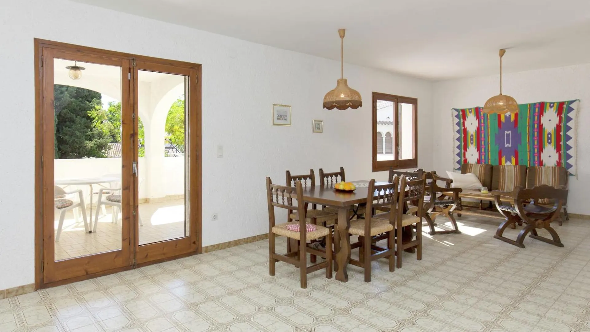 Small Building With 4 Apartments Close To The Beach Mont-roig del Camp