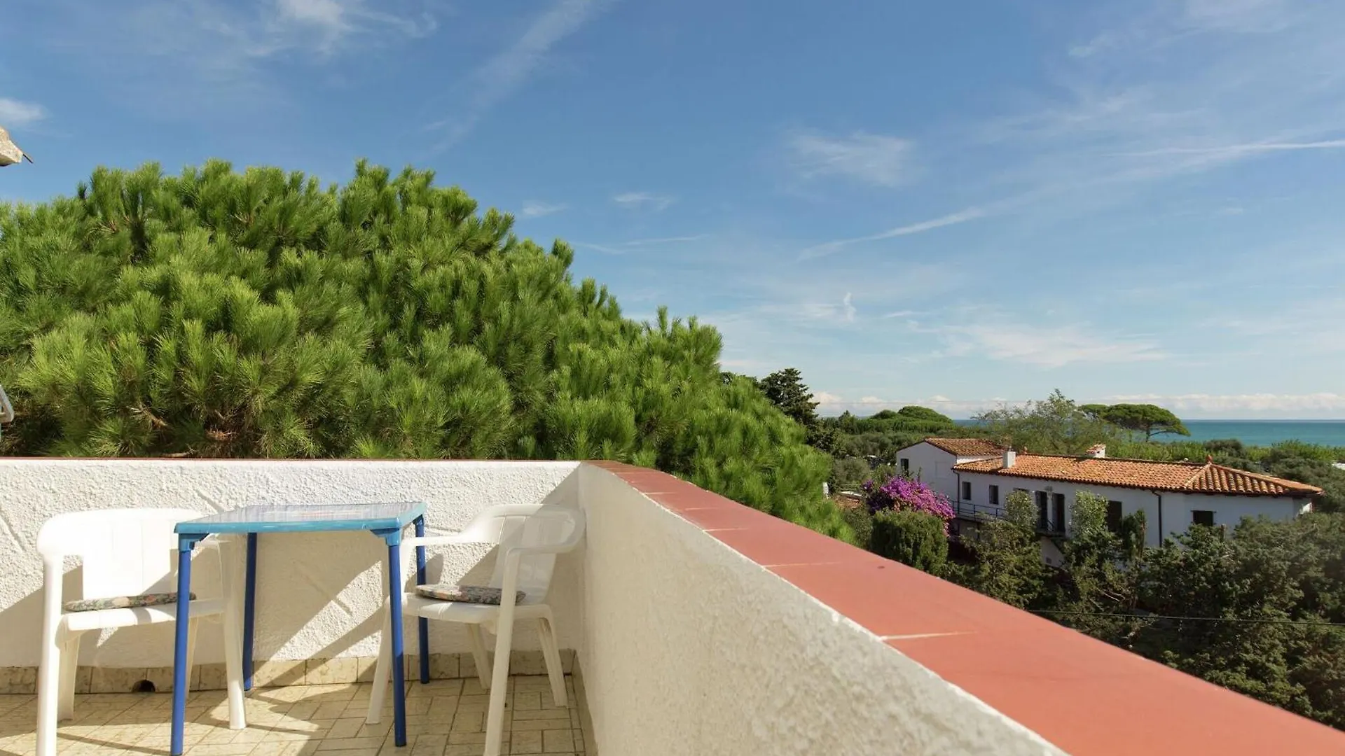 Small Building With 4 Apartments Close To The Beach Mont-roig del Camp