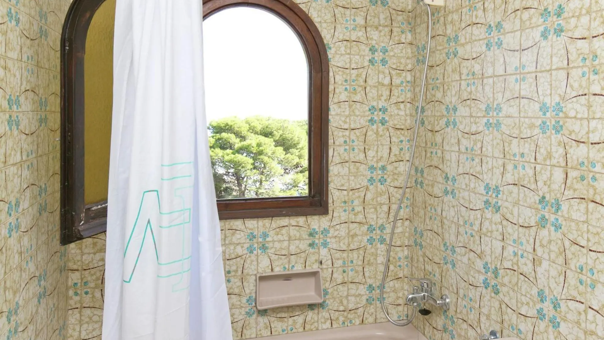 Small Building With 4 Apartments Close To The Beach Mont-roig del Camp