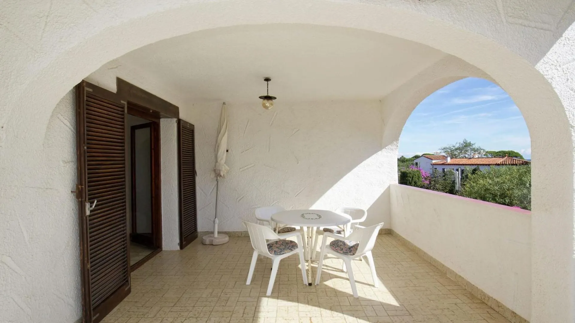 Small Building With 4 Apartments Close To The Beach Mont-roig del Camp