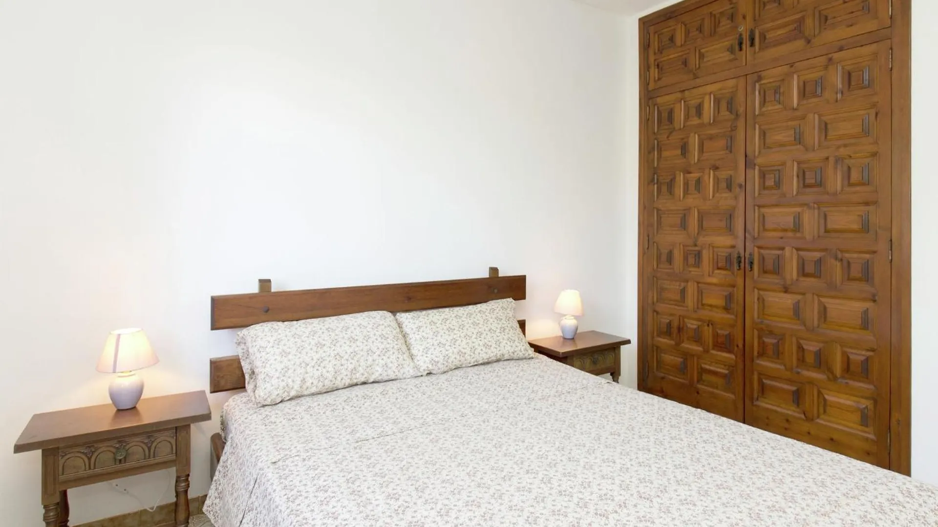 Small Building With 4 Apartments Close To The Beach Mont-roig del Camp