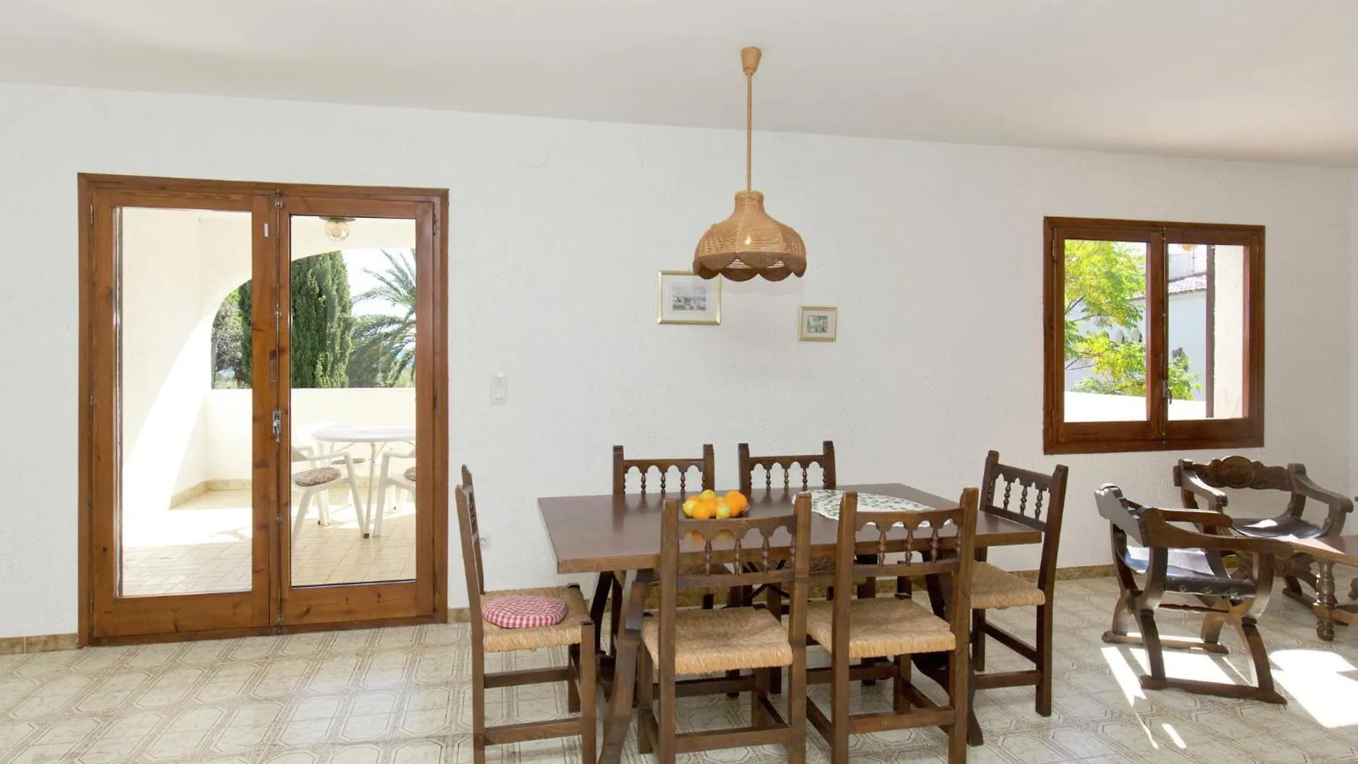 Mont-roig del Camp Small Building With 4 Apartments Close To The Beach ספרד