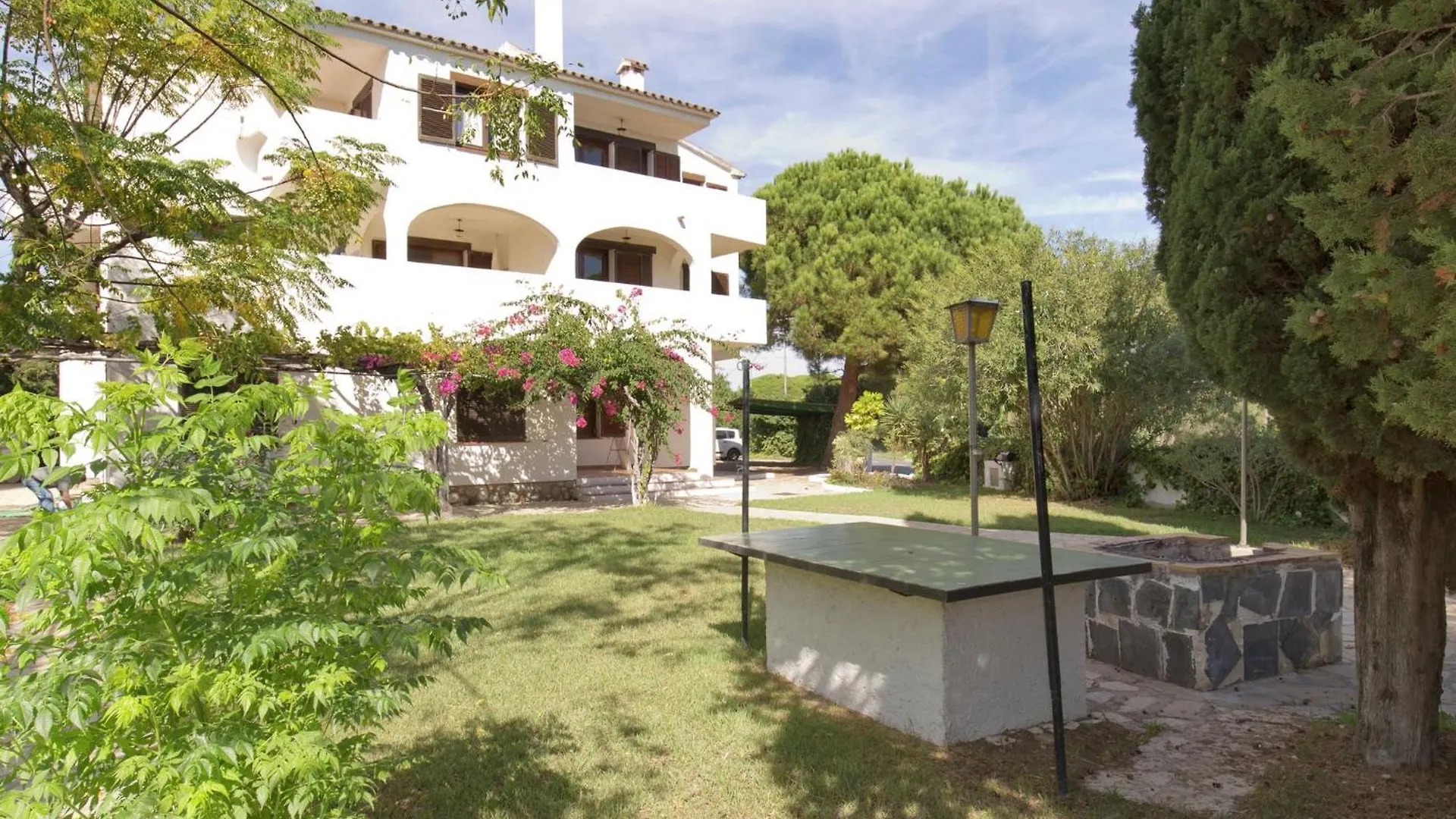 Small Building With 4 Apartments Close To The Beach Mont-roig del Camp