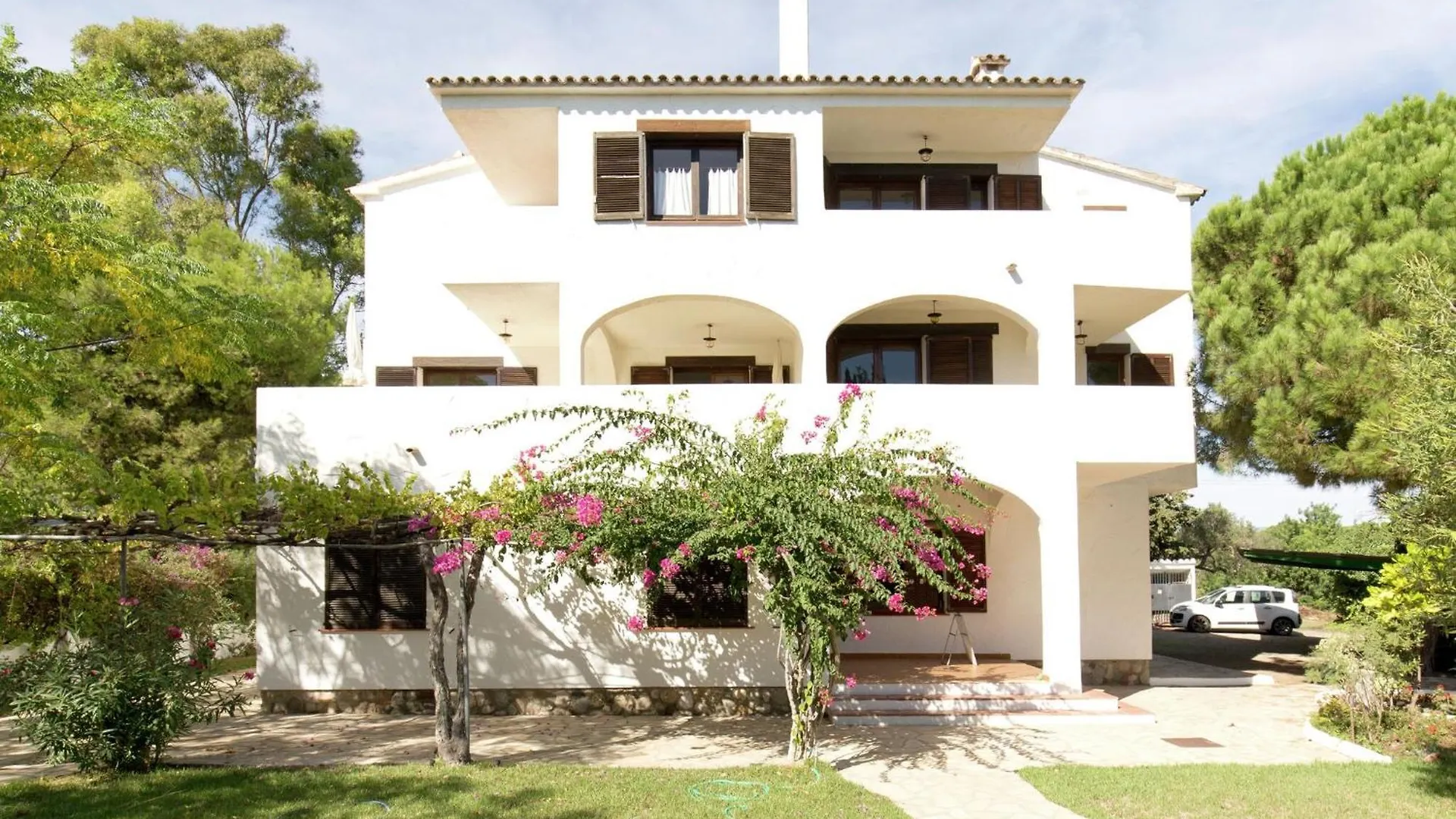 Small Building With 4 Apartments Close To The Beach Mont-roig del Camp Spain