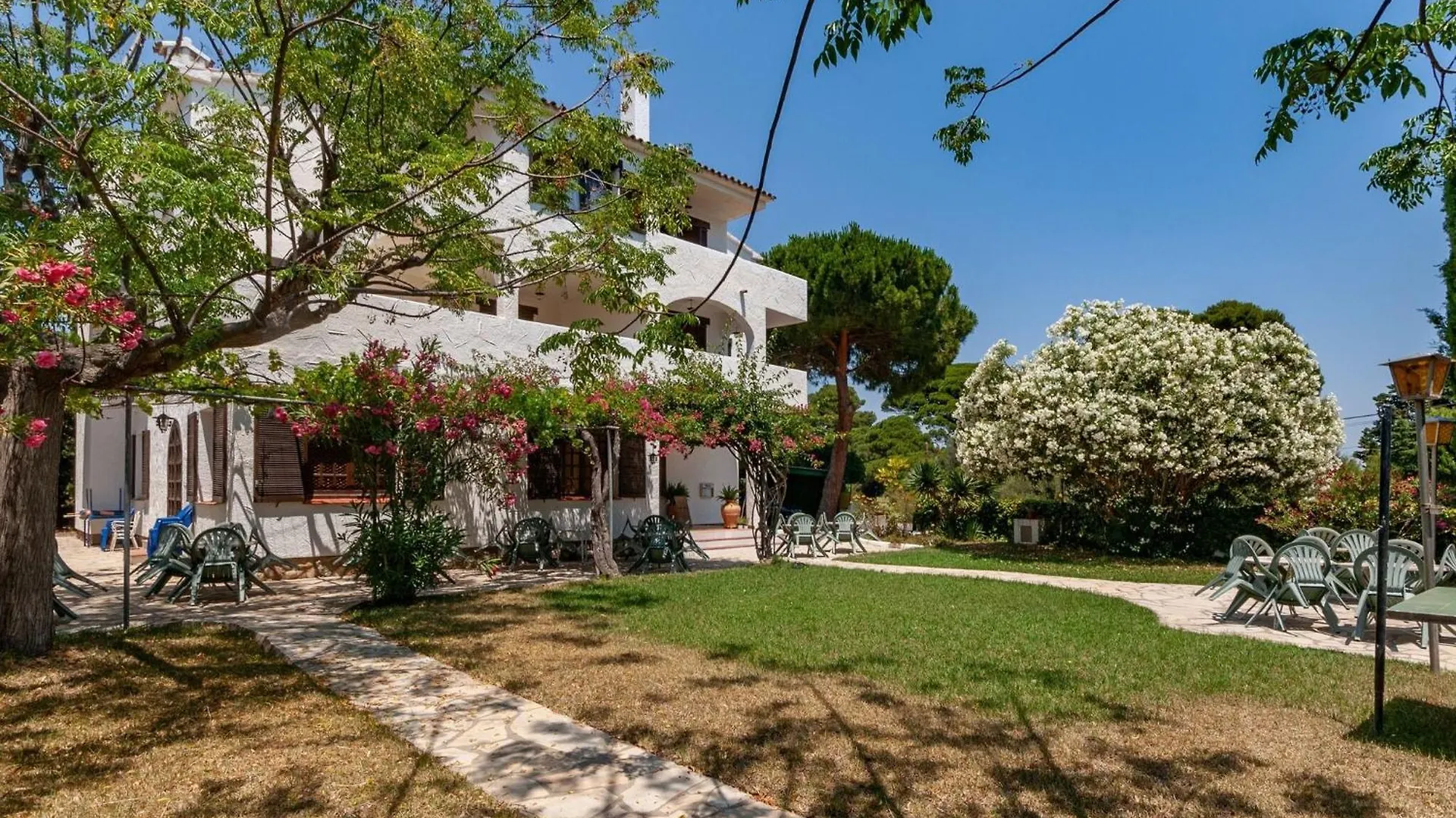 Small Building With 4 Apartments Close To The Beach Mont-roig del Camp 0*,  Spain