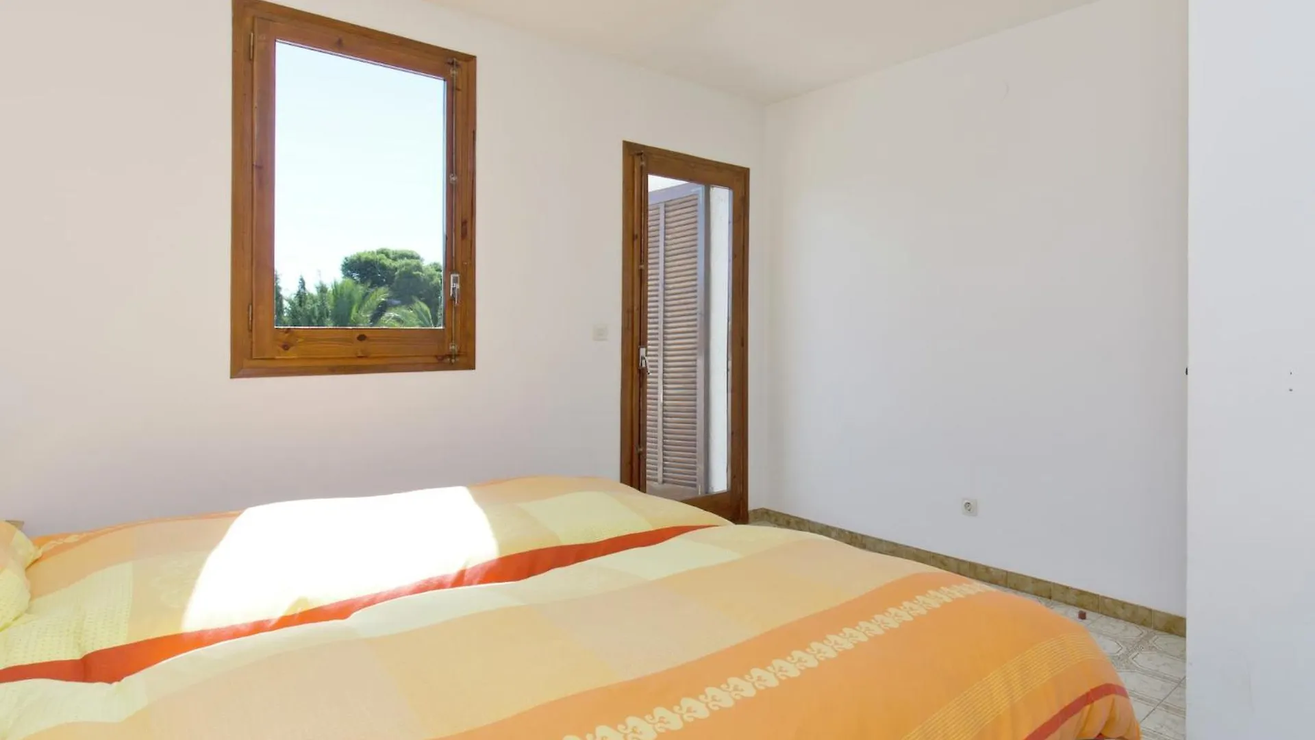 Small Building With 4 Apartments Close To The Beach Mont-roig del Camp Spain