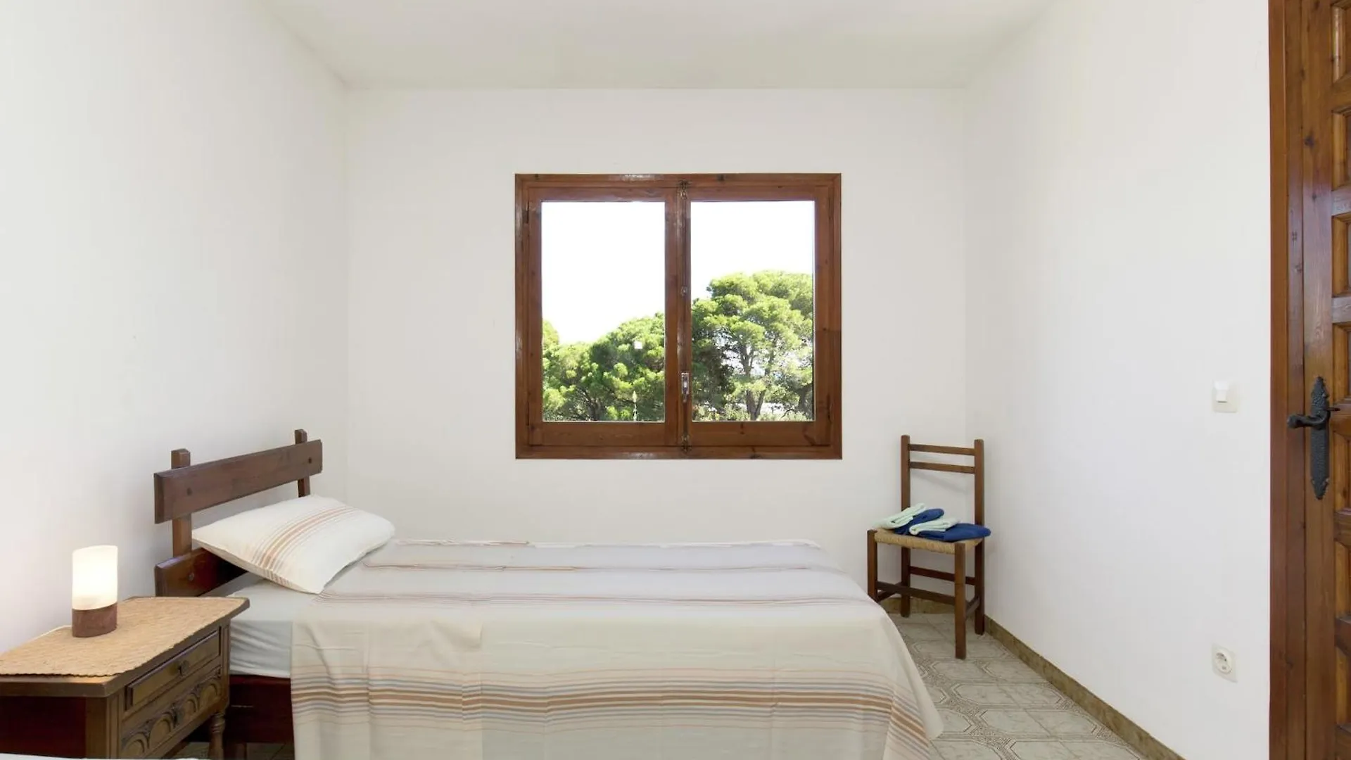 Small Building With 4 Apartments Close To The Beach Mont-roig del Camp