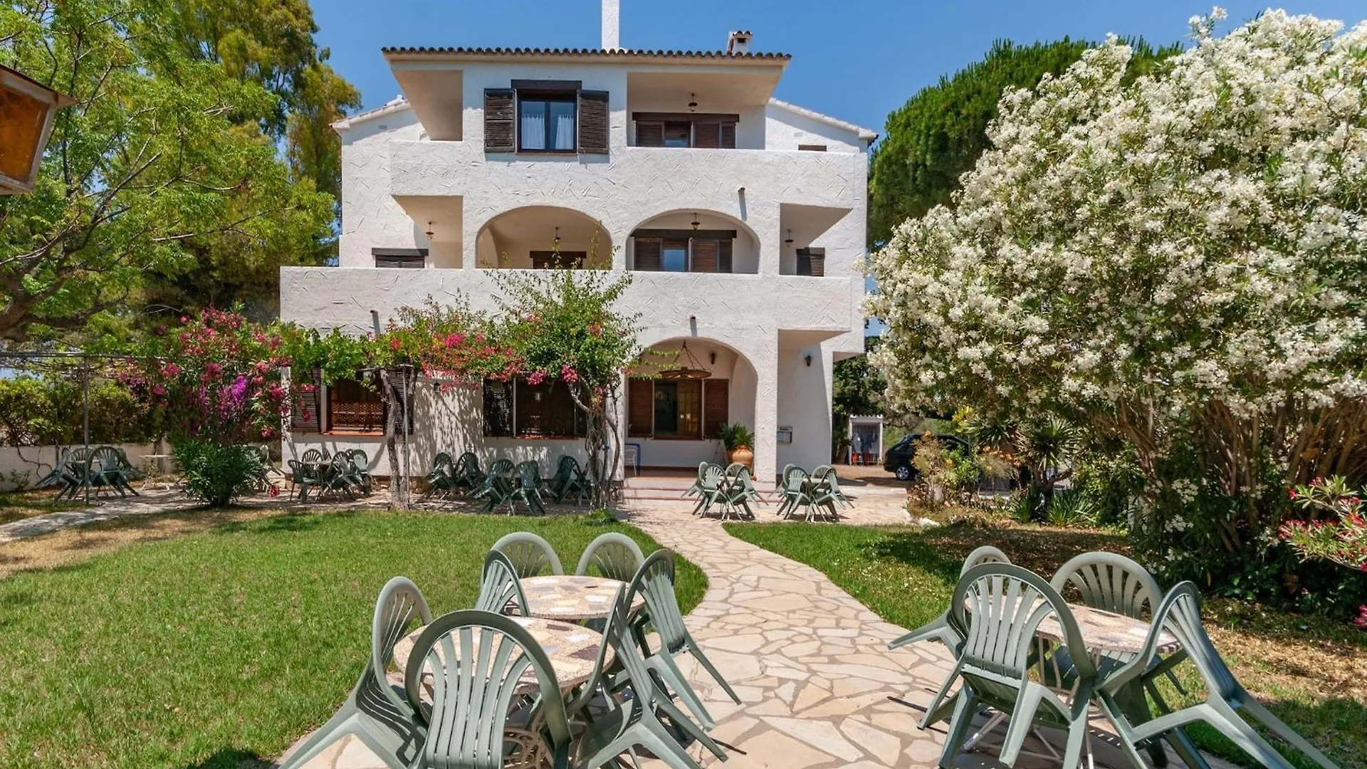 Small Building With 4 Apartments Close To The Beach Mont-roig del Camp 0*,