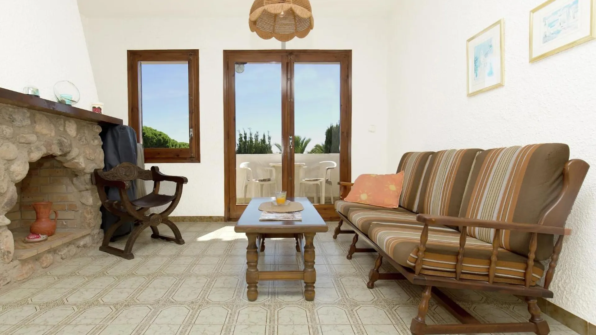 Small Building With 4 Apartments Close To The Beach Mont-roig del Camp