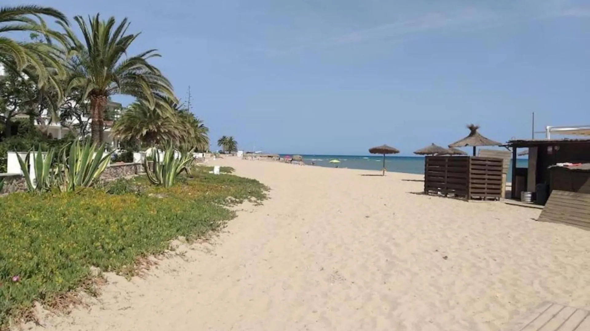 Mont-roig del Camp Small Building With 4 Apartments Close To The Beach