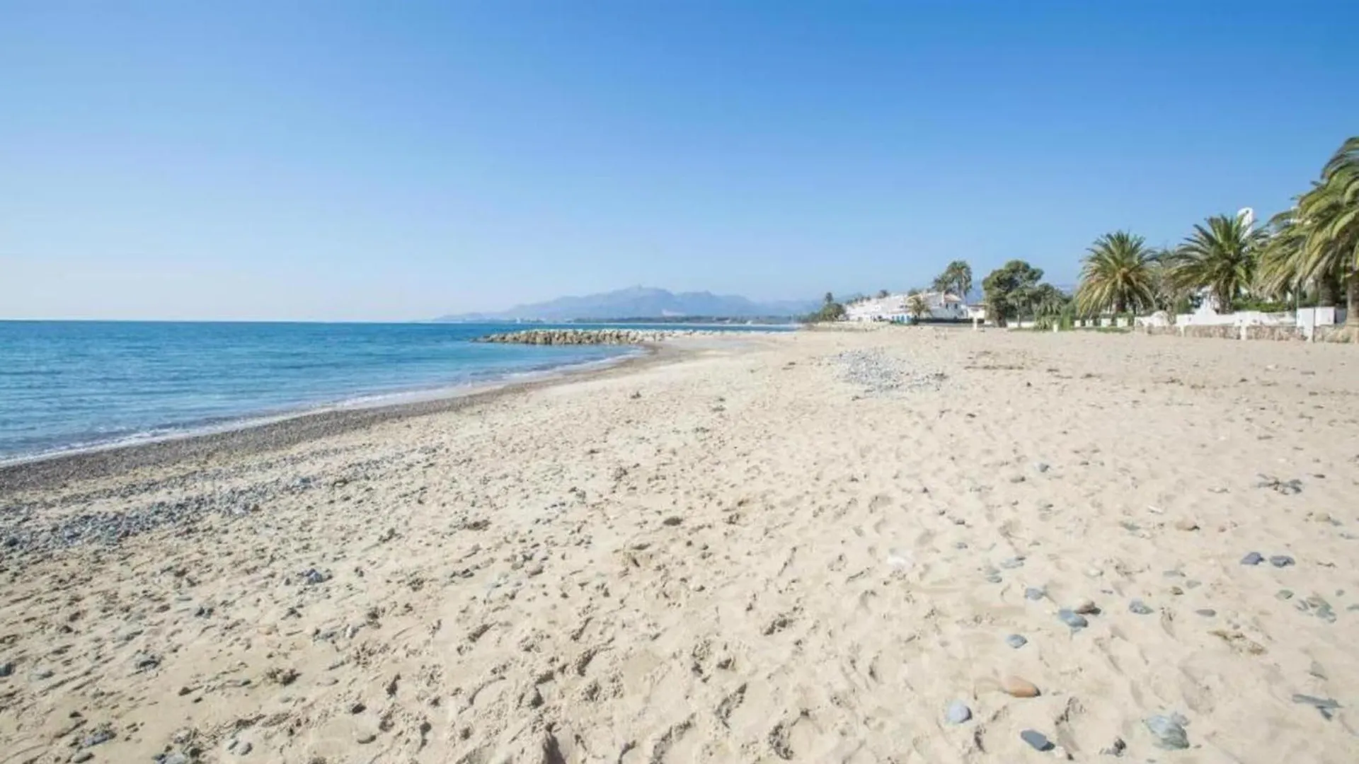 Mont-roig del Camp Small Building With 4 Apartments Close To The Beach