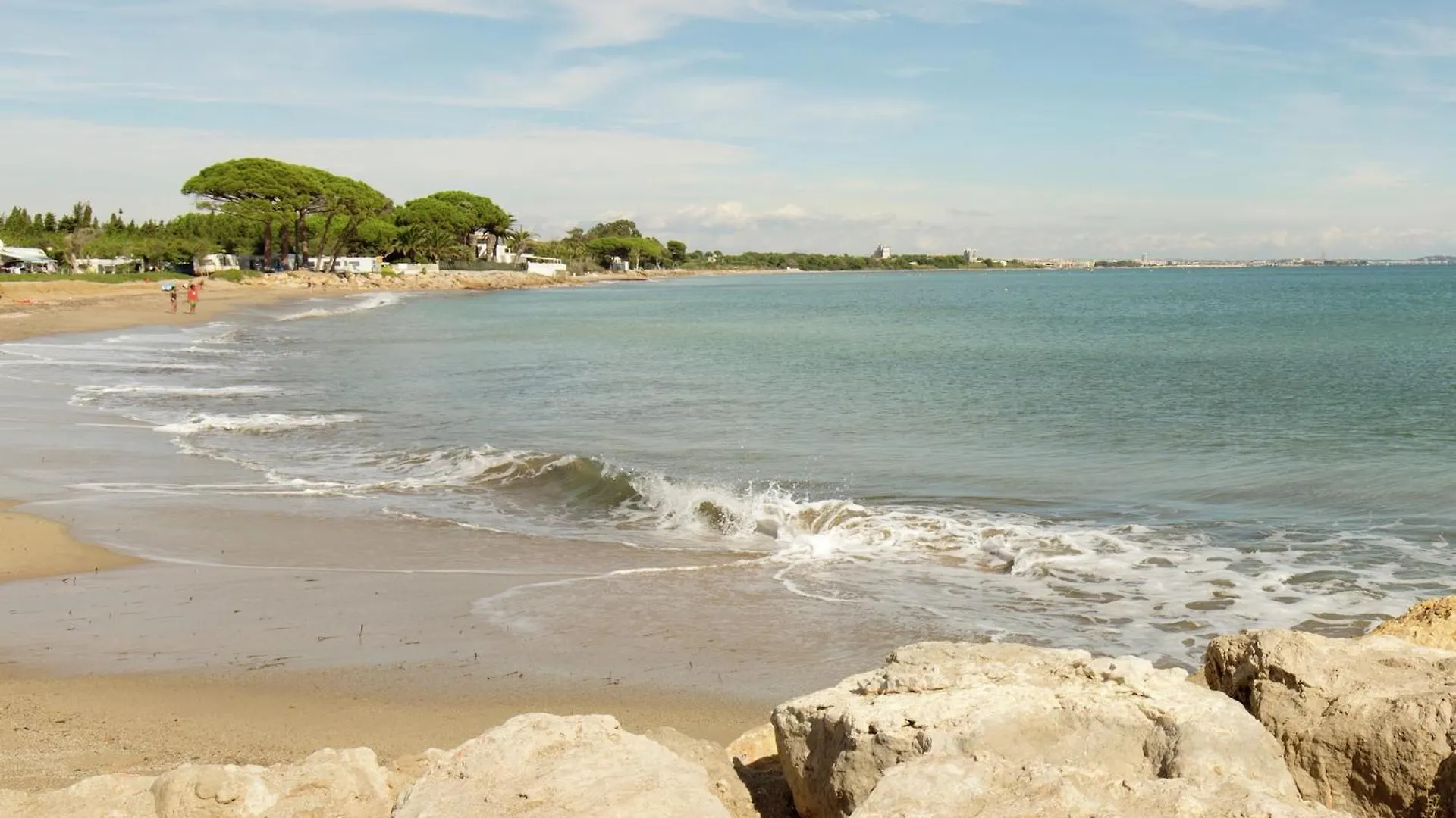 Small Building With 4 Apartments Close To The Beach Mont-roig del Camp