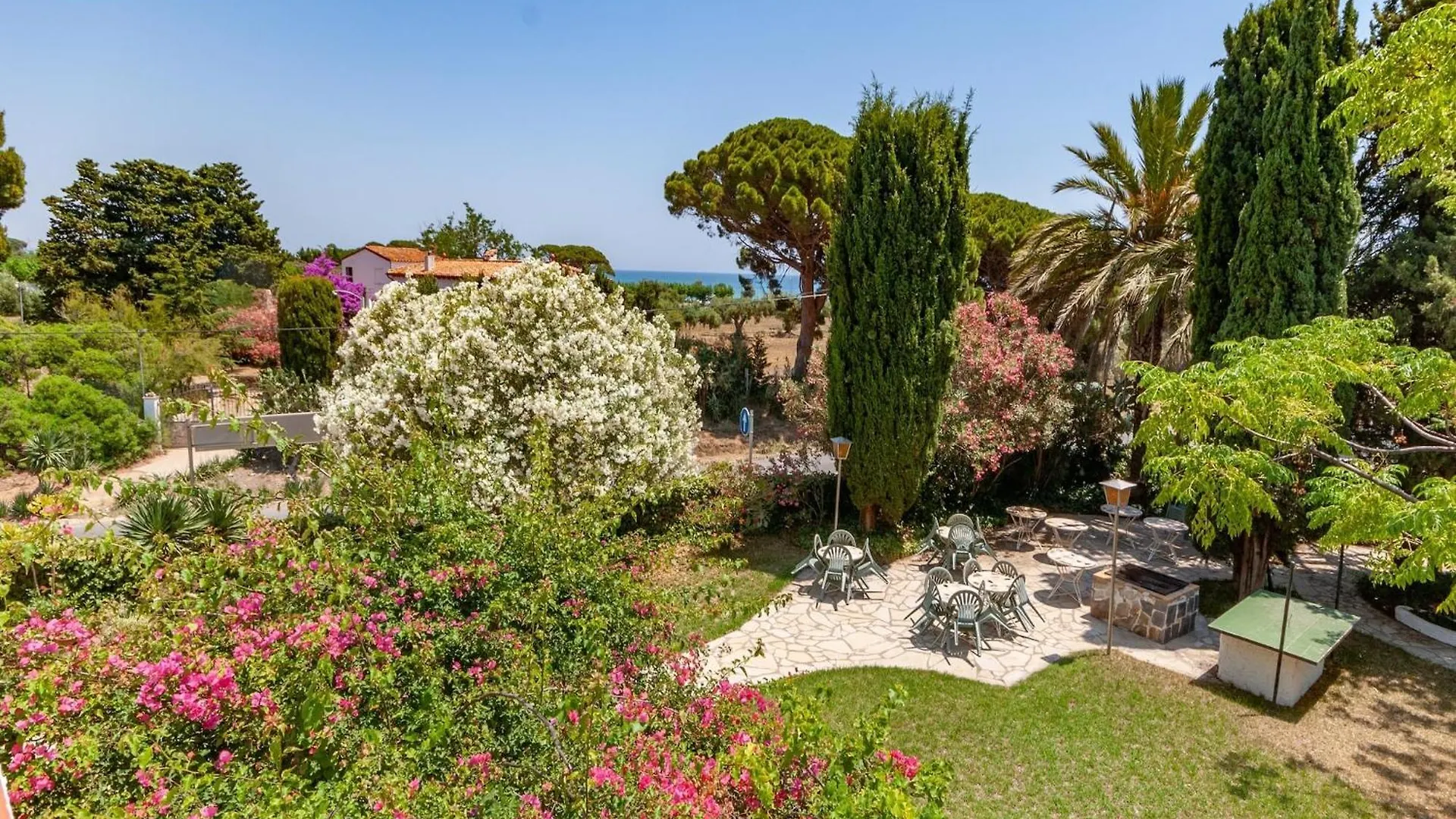 Mont-roig del Camp Small Building With 4 Apartments Close To The Beach ספרד