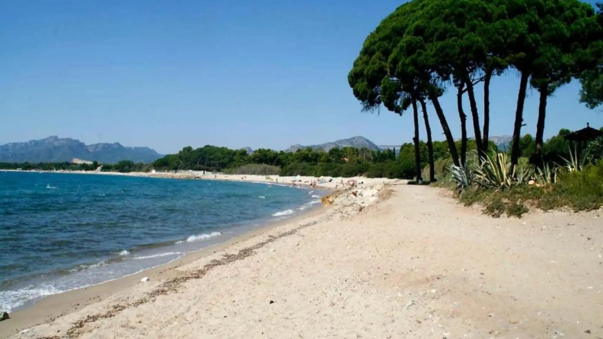 Mont-roig del Camp Small Building With 4 Apartments Close To The Beach ספרד