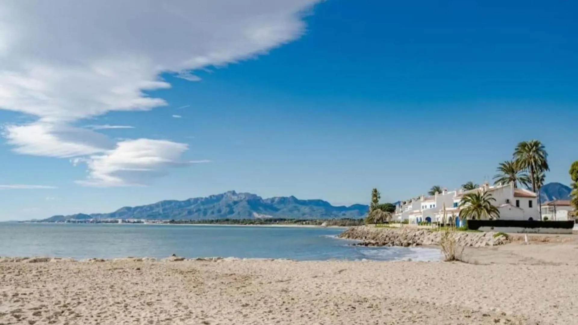 Small Building With 4 Apartments Close To The Beach Mont-roig del Camp